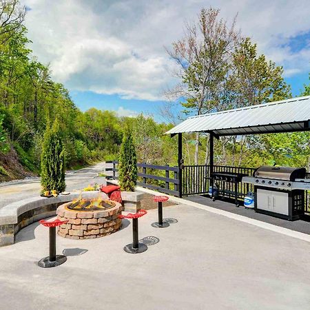 Skyview Mansion:13Bdrm, 17Bath, Sleeps 70, Indoor Pool, Amazing Views Villa Pigeon Forge Exterior photo
