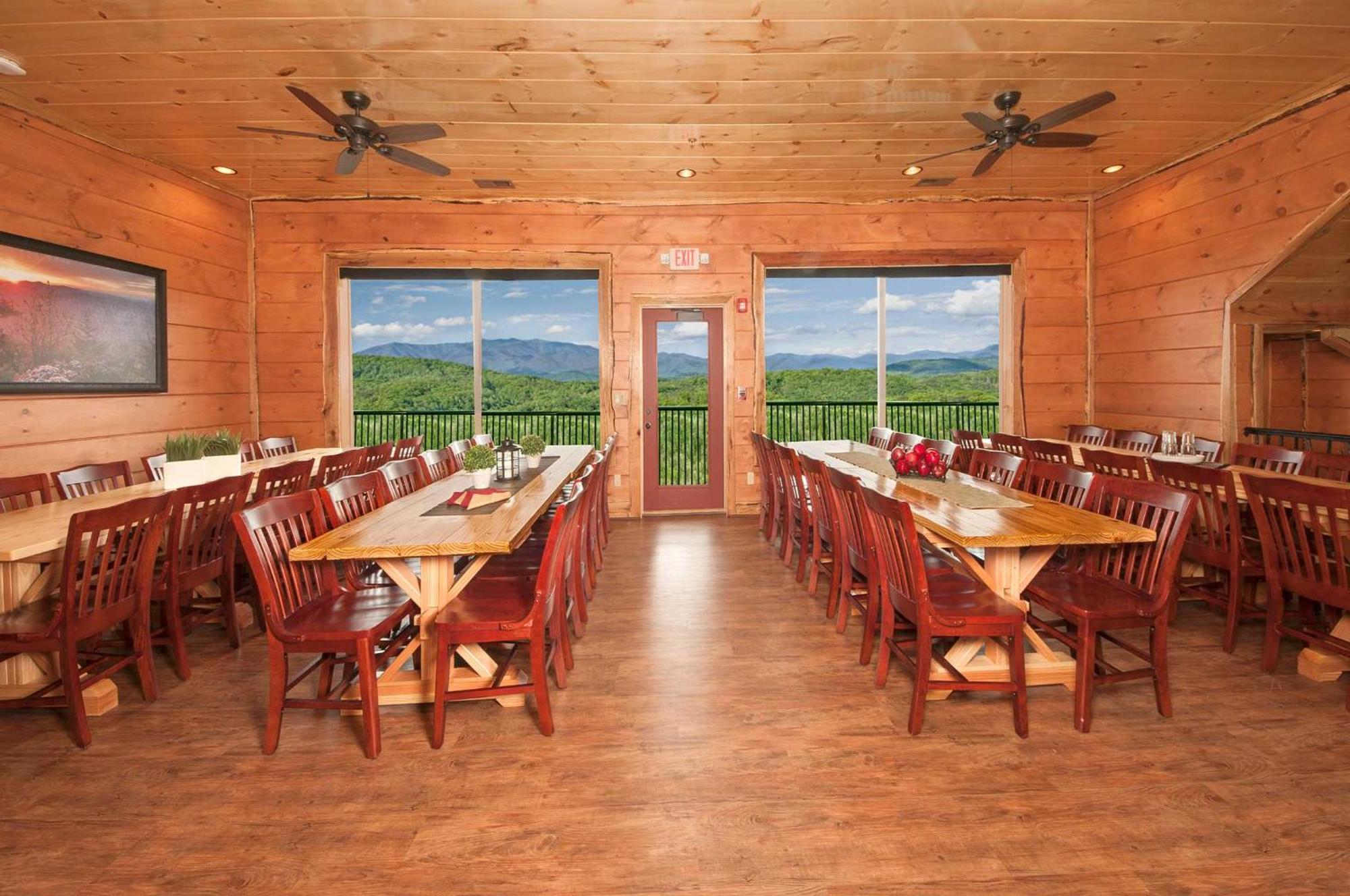 Skyview Mansion:13Bdrm, 17Bath, Sleeps 70, Indoor Pool, Amazing Views Villa Pigeon Forge Exterior photo